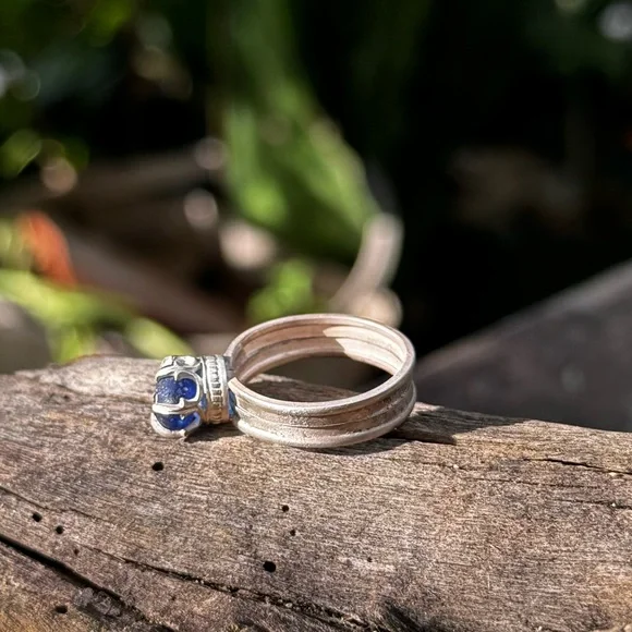 Unique blue sea glass with sand stuck sterling & fine silver thick band crown - Picture 2 of 5